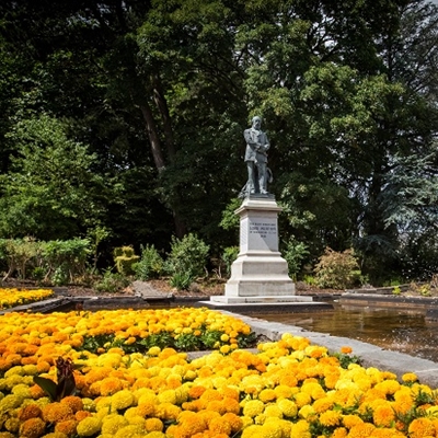 Aberdare statue yellowflowers